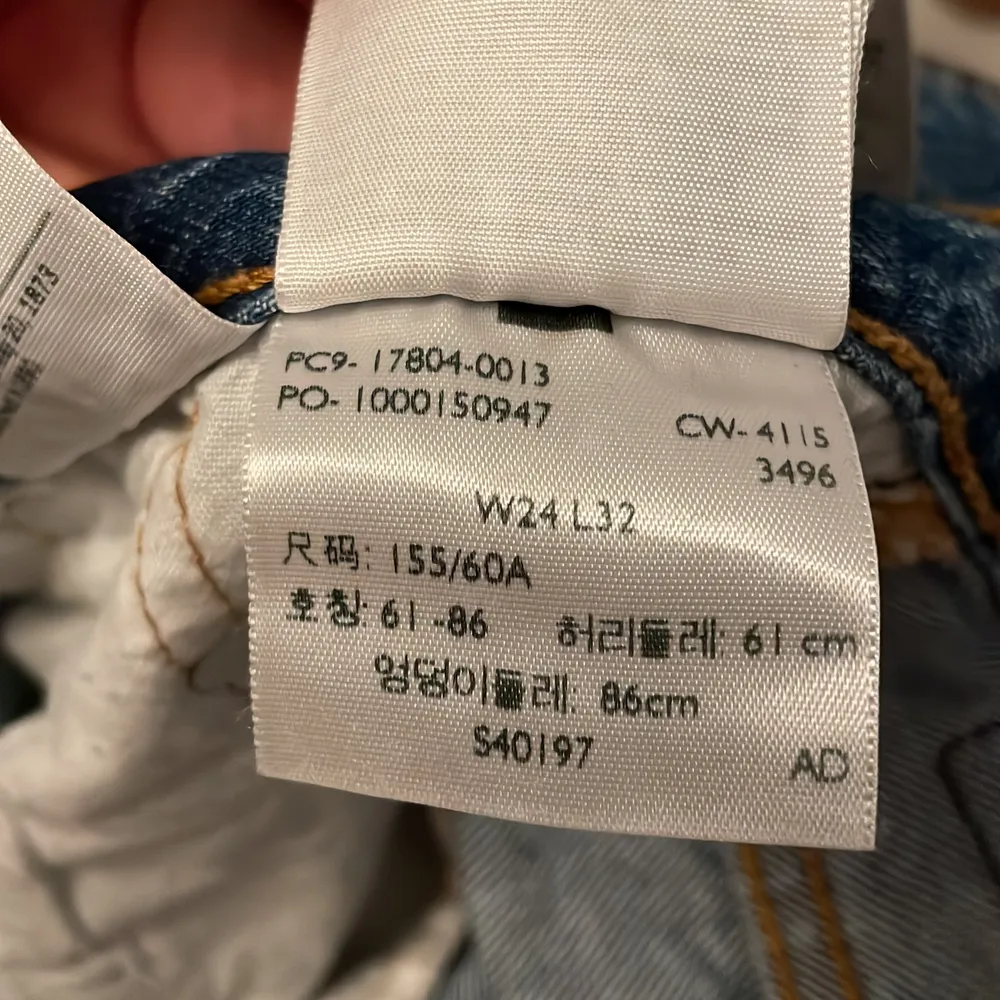 Klassiska jeans i storlek w24 L32, passar mig som brukar ja stl S. Hämtas i Solna eller så står köparen för frakt !. Jeans & Byxor.