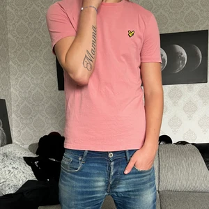 Lyle & scott tröja - Lyle & scott tröja storlek S men passar på M också. 100kr + frakt