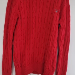 Gant strl S kabelstickad crewneck - Väldigt sparsamt använd. MYCKET gott skick!