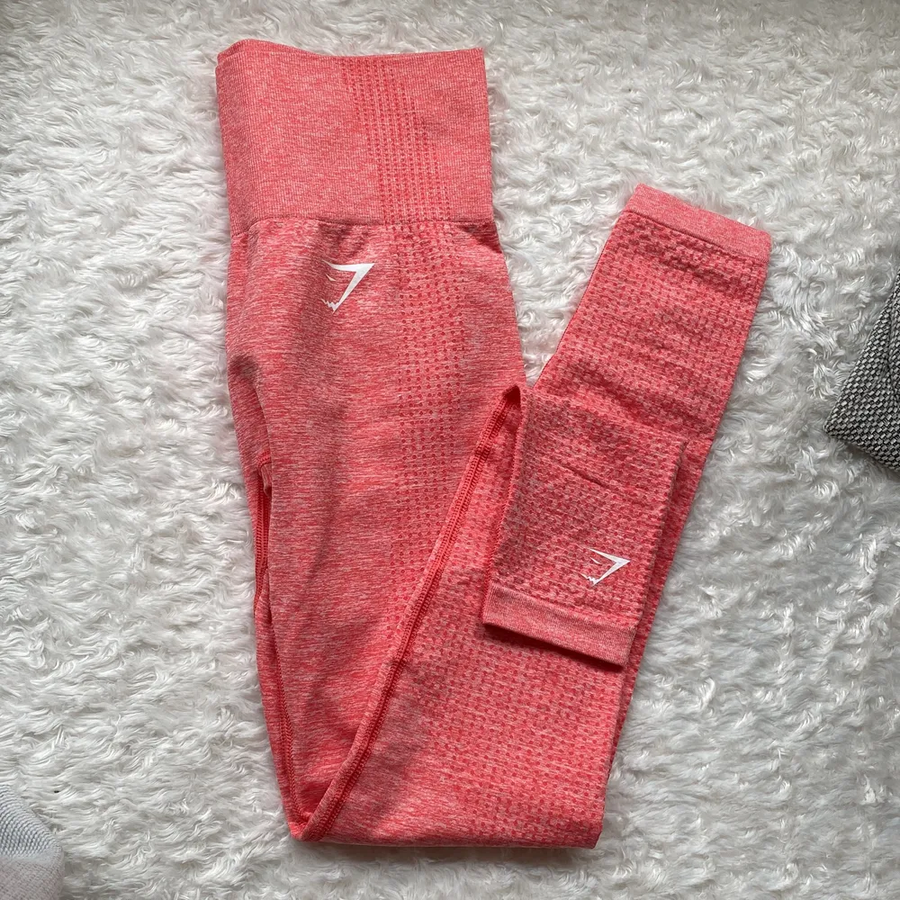 Gymshark Vital leggings i färgen Corol marl, första kollektionen av vital. Så inte 2.0. Storlek XS. Använda en gång , inga skavanker, som nya   Andra bilden lånad, för visa rätt färg irl. Övrigt.