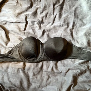 Bandou-bh - Bra skick! Håller allt på plats😊 Säljer då den ej passar mig längre.