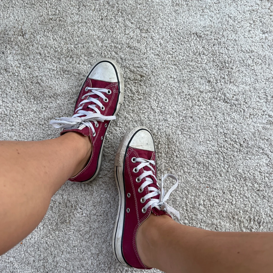 Hallonröda converse - 90