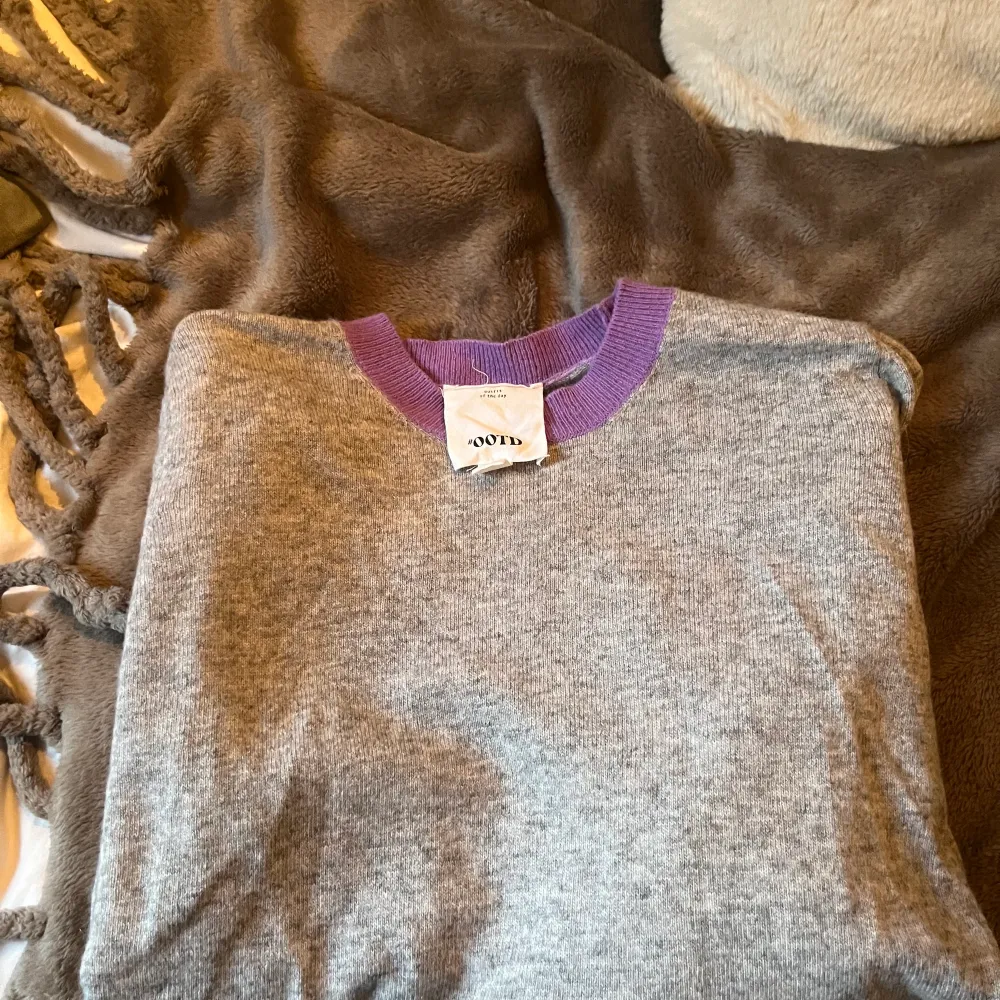JÖTTE fin tröja från märket OOTD som jag köpte i london❤️ den är i väldigt bra skick och den ser väldigt likt en tröja från from future + är det cashmere. Tröjor & Koftor.