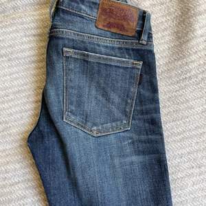 As snygga low waist jeans köpta här på Plick, från märket crocker som tyvärr är för små för mig💓 Innerbenslängd: 74cm🌷 Midjemått: 68cm🌷 Dm gärna om du har fler frågor💓 Andra bilden är lånad från förra ägaren!