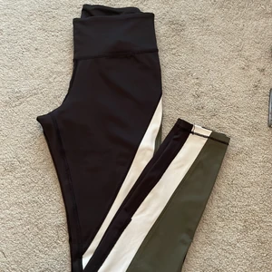 Träningstights från H&M - Använt en gång! Som nya!