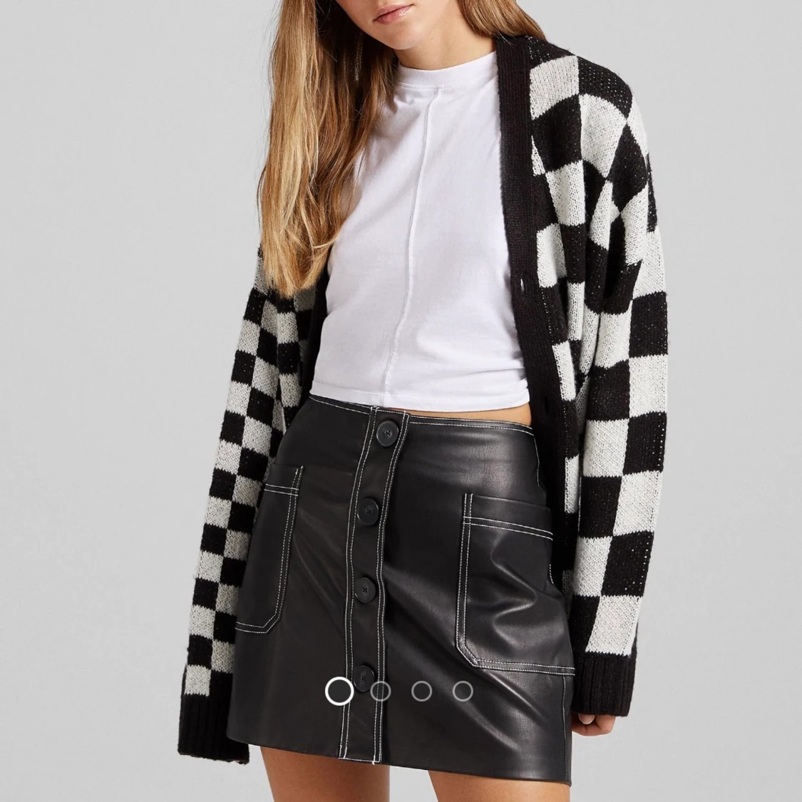 Svart minikjol i läderimitation 