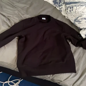 C.p. Company hoodie - Knappt använd, fick den och den är från nk och ny pris är den värd 1 800 kr!!