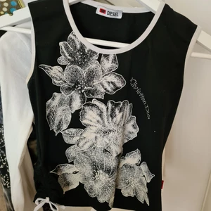 Diesel topp - Fin Diesel topp i bra skick! står ingen storlek men jag har s i toppar och passar bra. Kontakta innan du använder köp nu! Inte hundra på att jag valt rätt frakt heller, kan vara 29