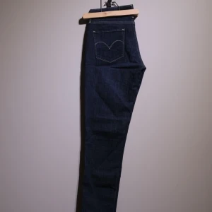 Levi’s jeans demi-curve skinny - Levi’s jeans demi-curve skinny, in perfect condition (never worn). 