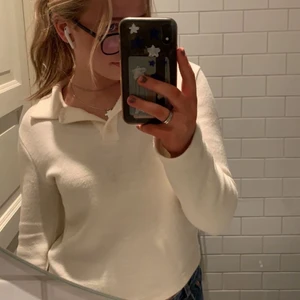 Zara tröja - Säljer denna tröja då den blivit för liten för mig.  Den är i storlek S men passar även Xs.💞