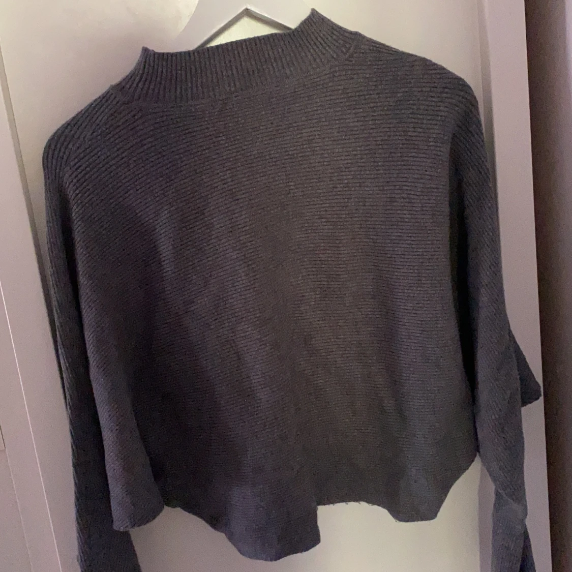 Grå stickad tröja  - 91