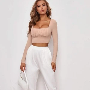 Rosa topp❤️ - Hej säljer denna jätte söta toppen som är ifrån Shein i storlek XS. Jag säljer den för kommer tyvärr inte till användning. ❤️Kontakta vid frågor/intresse. 