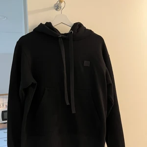 Acne hoddie  - Säljer nu min acne hoddie då den är för liten Skick 9/10  Storlek M