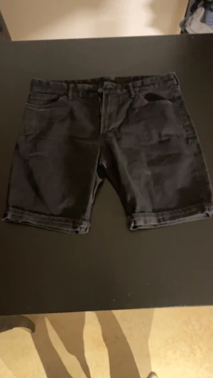 Svarta jeans shorts - Svarta jeans shorts från H&M