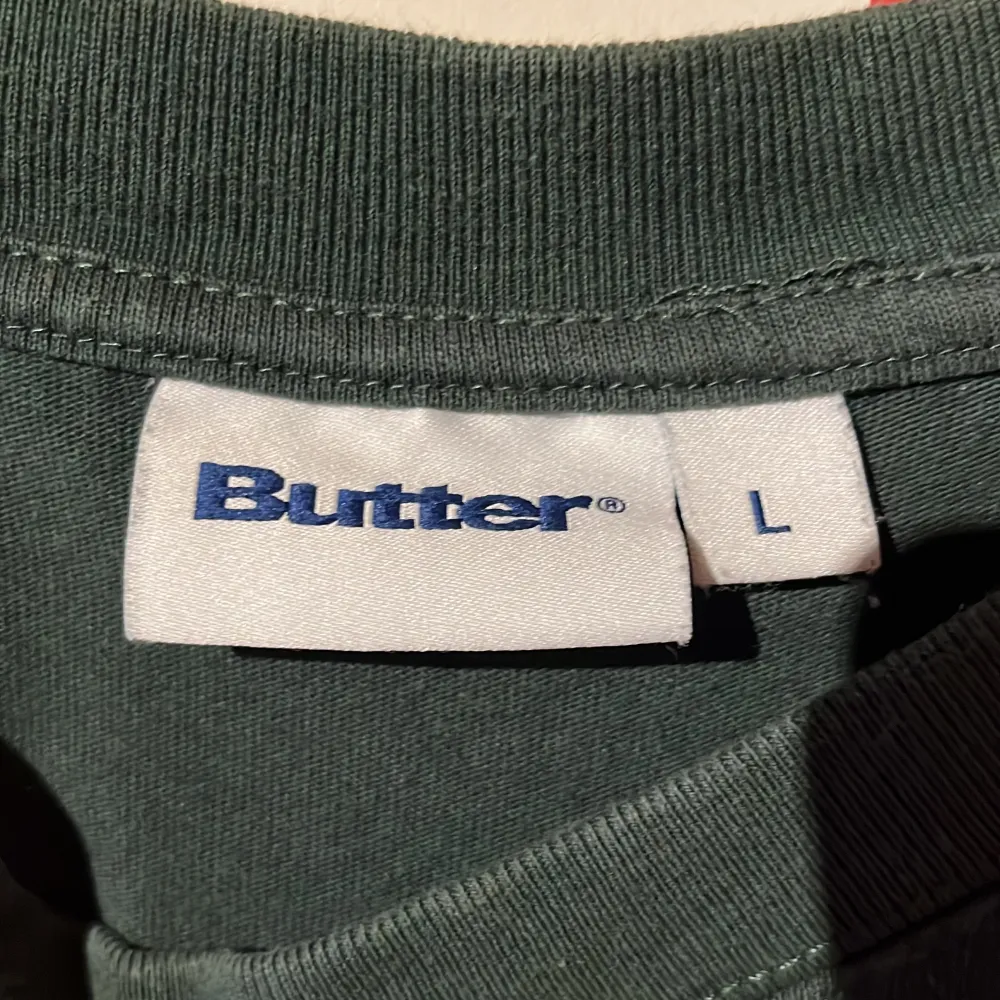 Grön butter Goods t Shirt, inget slitage eller märken . T-shirts.