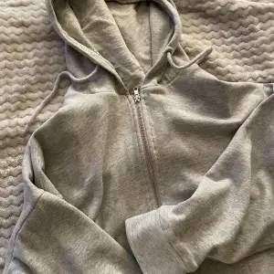 Superskön zip hoodie i nyskick från lager 157, storlek L