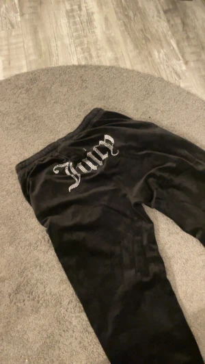 Juicy byxor - Juicy byxor i storlek M. Bara testade. Säljer för 350