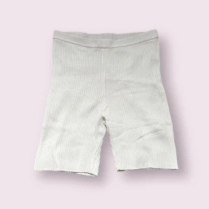 Short - Oanvända bekväma bomullsshorts från Pimkie Storlek M, skriva om ni önskar flera bilder och frågor. 