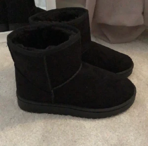 Uggs - Ugggs i storlek 38 och dom är oanvända💘 Nypriset är 499kr🫶🏼