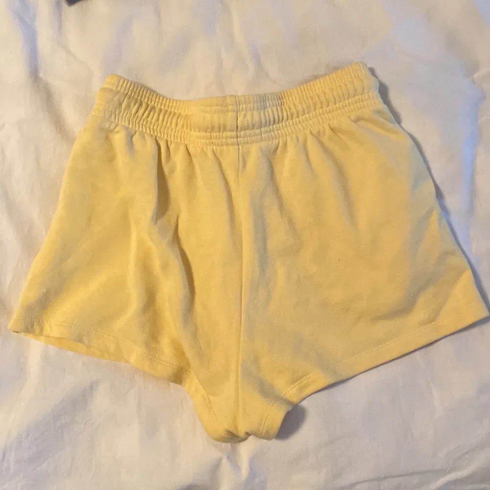 Jätte fina och bekväma mjukisshorts!🥰 Jättefint skick!. Shorts.