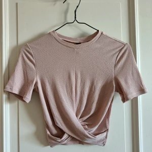 Croptop, h&m - Superfin croptop från h&m. Storlek XS. Aldrig använd, i fint skick! 