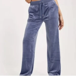 Juicy - Helt nyskick, skriv vid frågor! Färg grey blue