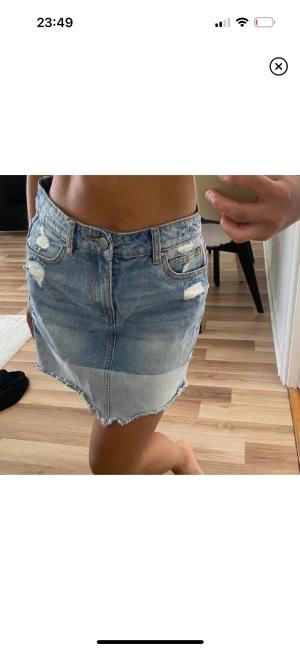 Kjol - Jeanskjol från vila strl xs, aldrig använd så nyskick!💙