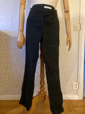 Svarta byxor från Stockh lm - Storlek 36L