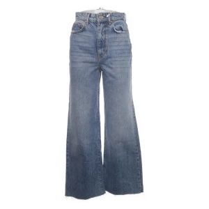 Jeans - Högmidjade snygga jeans ifrån Gina tricot 