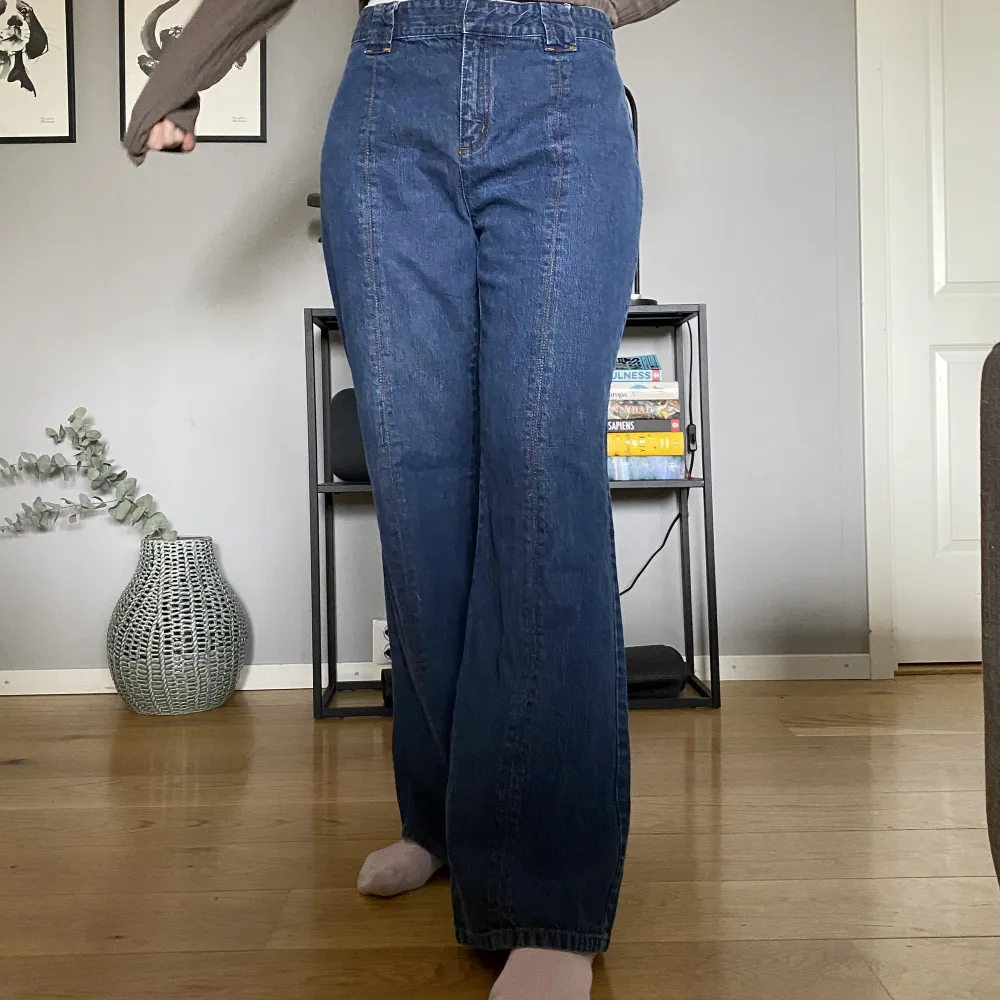 Jeans som jag köpt second hand men från DKNY. Storlek 12, är lite stora på mig som har 36 i jeans. . Jeans & Byxor.