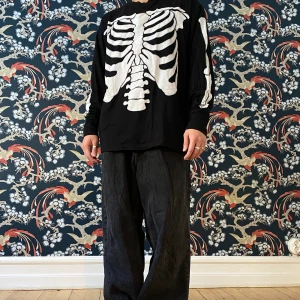 Skeleton långarmad shirt  - Skeleton långarmad shirt  Aldrig använd, storlek S  149kr exklusive frakt 