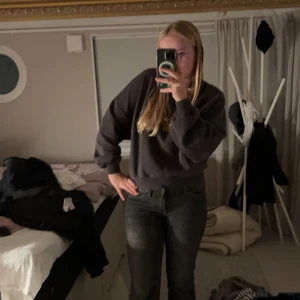En fin tröja  - En fin sweatshirt som aldrig används har inte hafte ddn mer än 1 gång typ