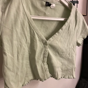 En grön topp - Använd ca 5 gånger. 