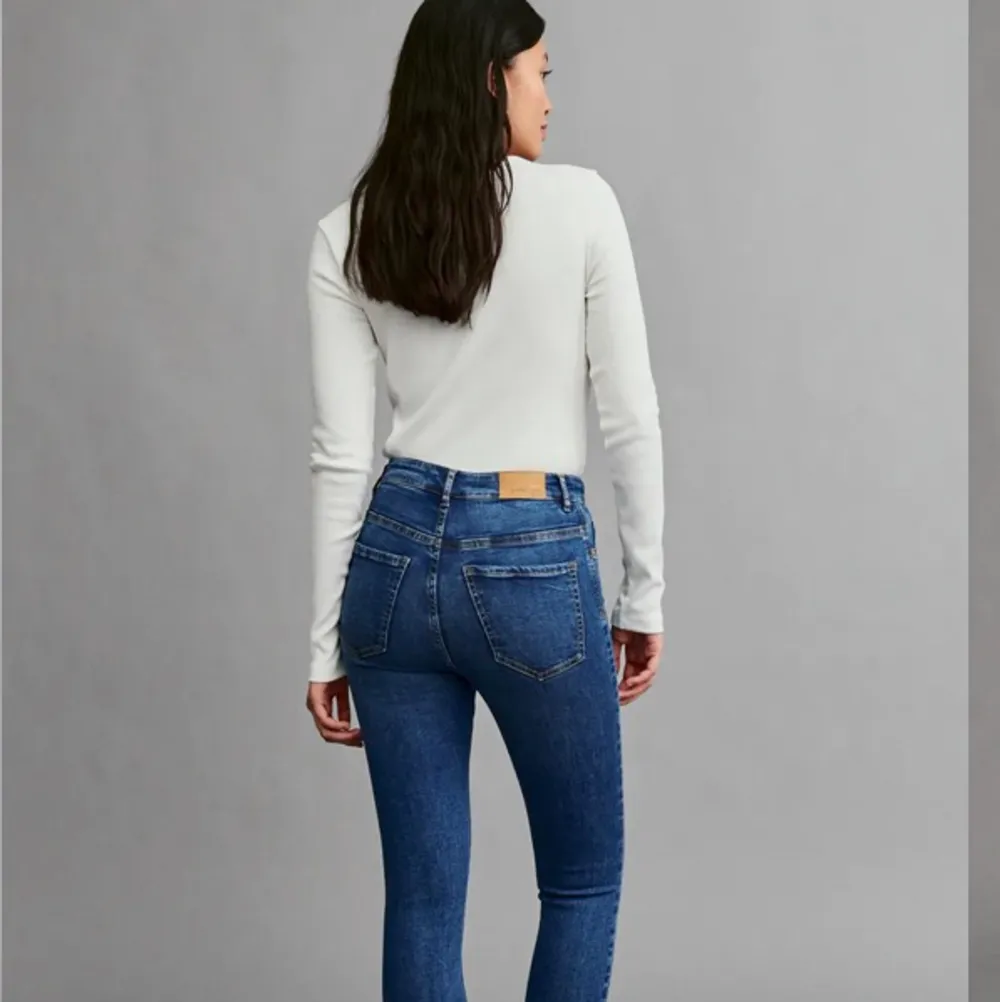 Säljer blåa Molly jeans från ginatricot. Strl S. Använda fåtal gånger. 70kr + frakt men pris går att diskutera👏🏼🥰. Jeans & Byxor.