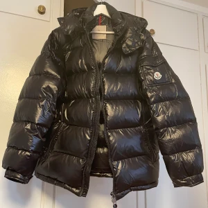 Maya Moncler - • Maya Moncler • Aldrig Använd • 5000 Kr • L-XL • Högdalen
