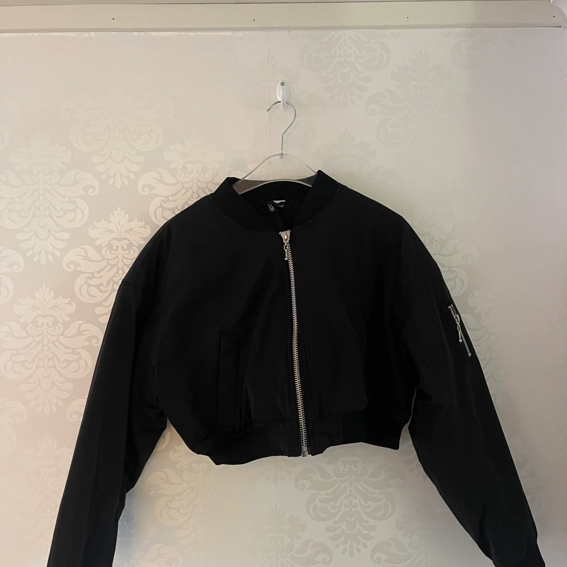 Svart cropad bomberjacka💥 - 90