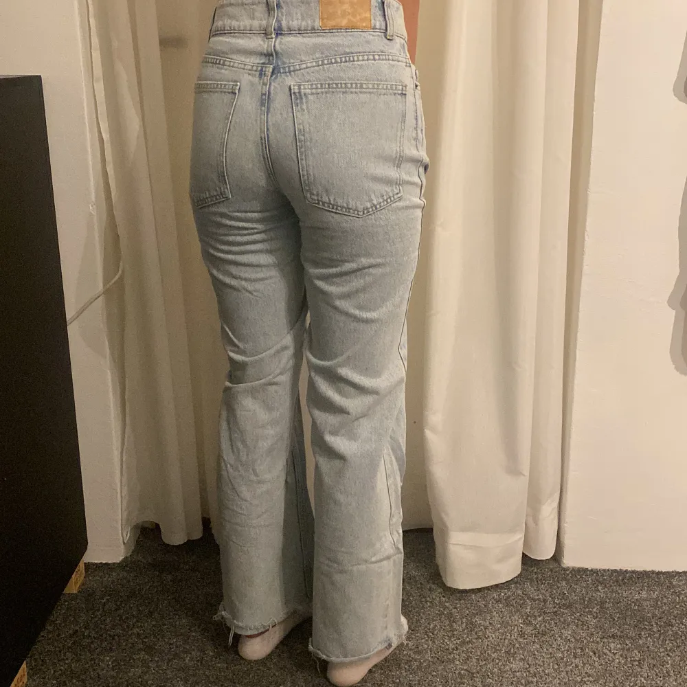 Använda ett fåtal gånger, långa på mig som är 169cm. Jeans & Byxor.