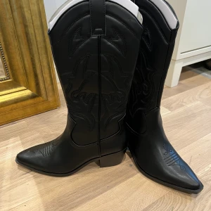 ny cowboy skor - new cowboy shoes 