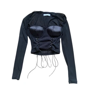 Danielle Guzio Corset-top - Corset-top från Daniell Guzio Använd max en gång!  Ny pris: Ca 1500kr  Önskas fler bilder? Bara att fråga!