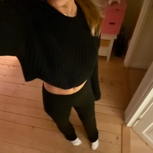 Stickad tröja  - Marinblå stickad tröja, storlek S🥰
