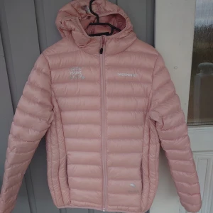 Swedemount jacka dam - Swedemount jacka dam strl 40 Nyskick Rosa 500kr 