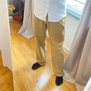 Manchesterbyxa  - Manchester byxa från L.L Bean. Baggy och sitter riktigt bra i midjan. Riktigt snygga byxor men använder de ej längre. Bra skick. Storlek 32