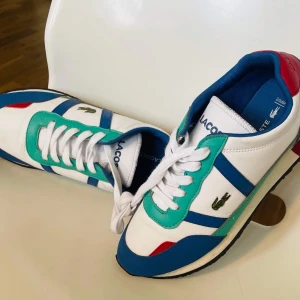 Lacoste - Lacoste skor Oanvända  Sälj pga. För liten storlek