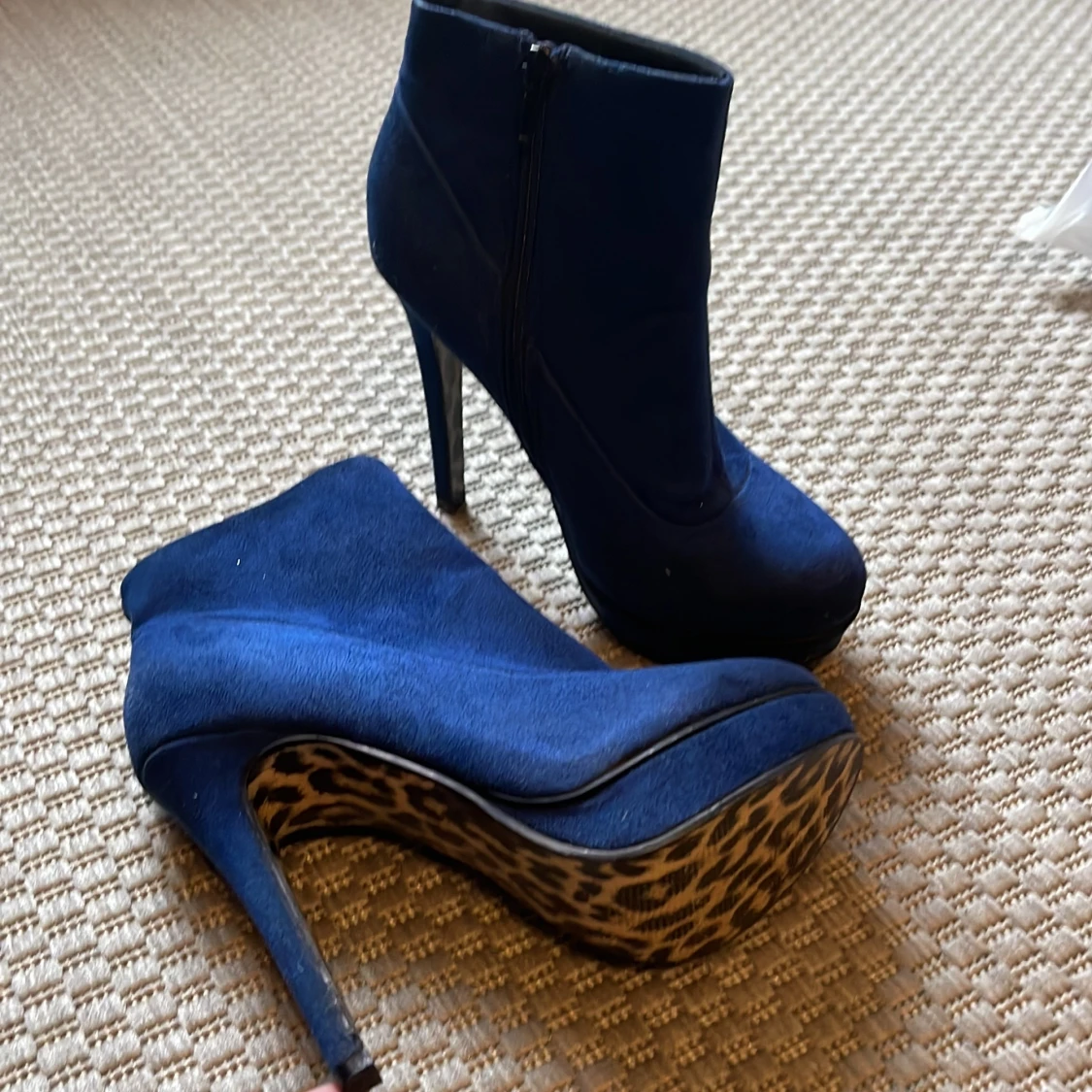 Klackar - mörkblåa  - 90