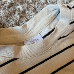 Zara tröja  - Gör en intressekoll på denna fina zara tröja, hör av dig om du är intresserad 💓💓den är i storlek 134 men passar en person som har xs-s