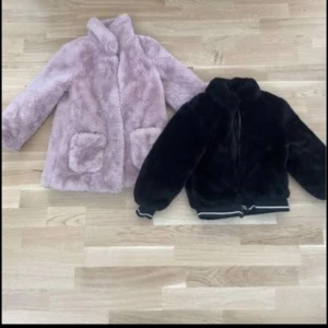 Jackor barn  - Storlek 120 (rosa jacka)  Storlek 116 (svart jacka) 