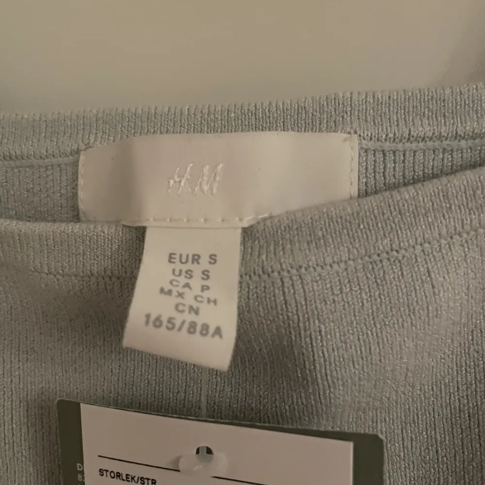 Fin mint grönt linne från H&M, säljs pga fel storlek, den är aldrig använd. Storlek S. Köpte den för ca 169kr. Köparen står för frakten. Toppar.