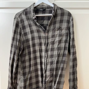 Rutig tunn flanell NEUW - Riktig vårflanell