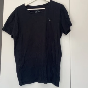 Gant t-shirt - HERR Gant t-shirt. Använt skick. Nypris 300kr.