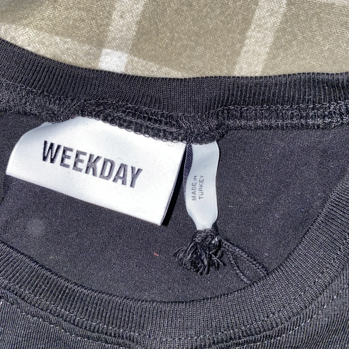 Svart croptop med tryck  - 90